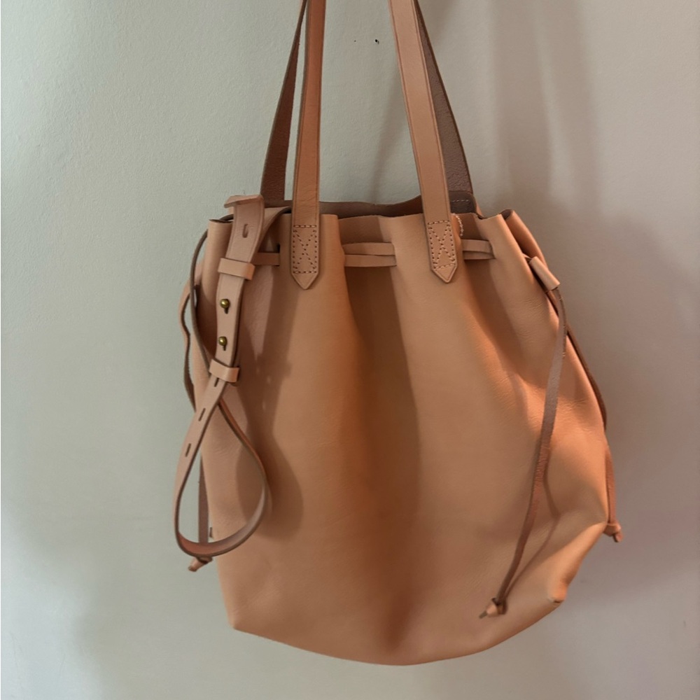 Madewell Medium Drawstring Transport Tote in tan Blush